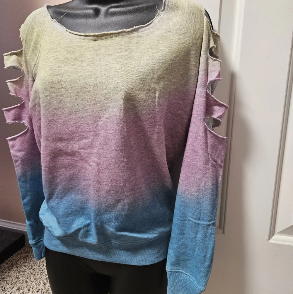 VENUS Cut Out Sleeve Ombre Sweatshirt NWT - Picture 3 of 12